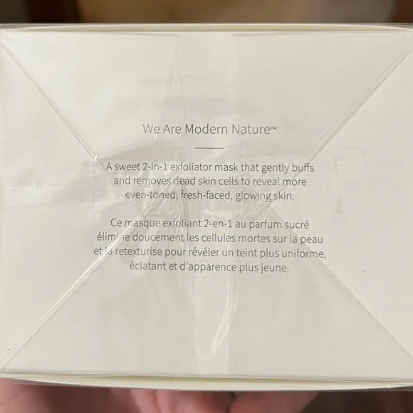 Monat Berry Scrub exfoliant - Picture 3 of 4